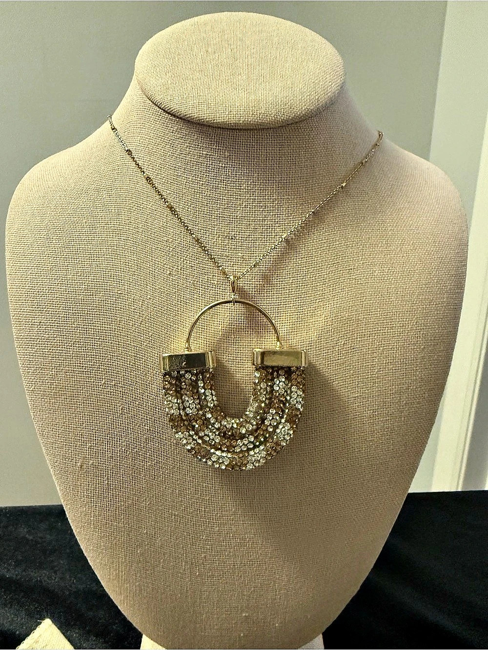 Modern Crystal Pendant Necklace in Gold Like New
